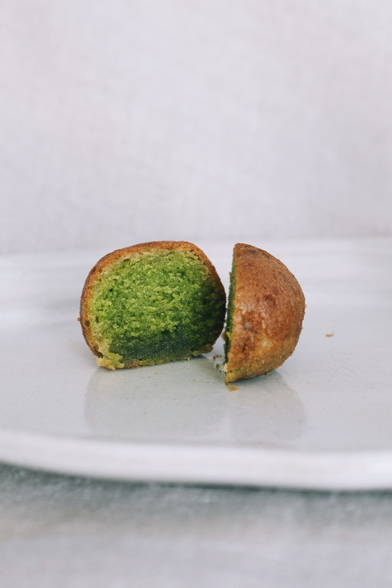 LAWSON(ローソン)のおすすめスイーツ「糖質60%オフの宇治抹茶と黒糖蜜のドーナツ」