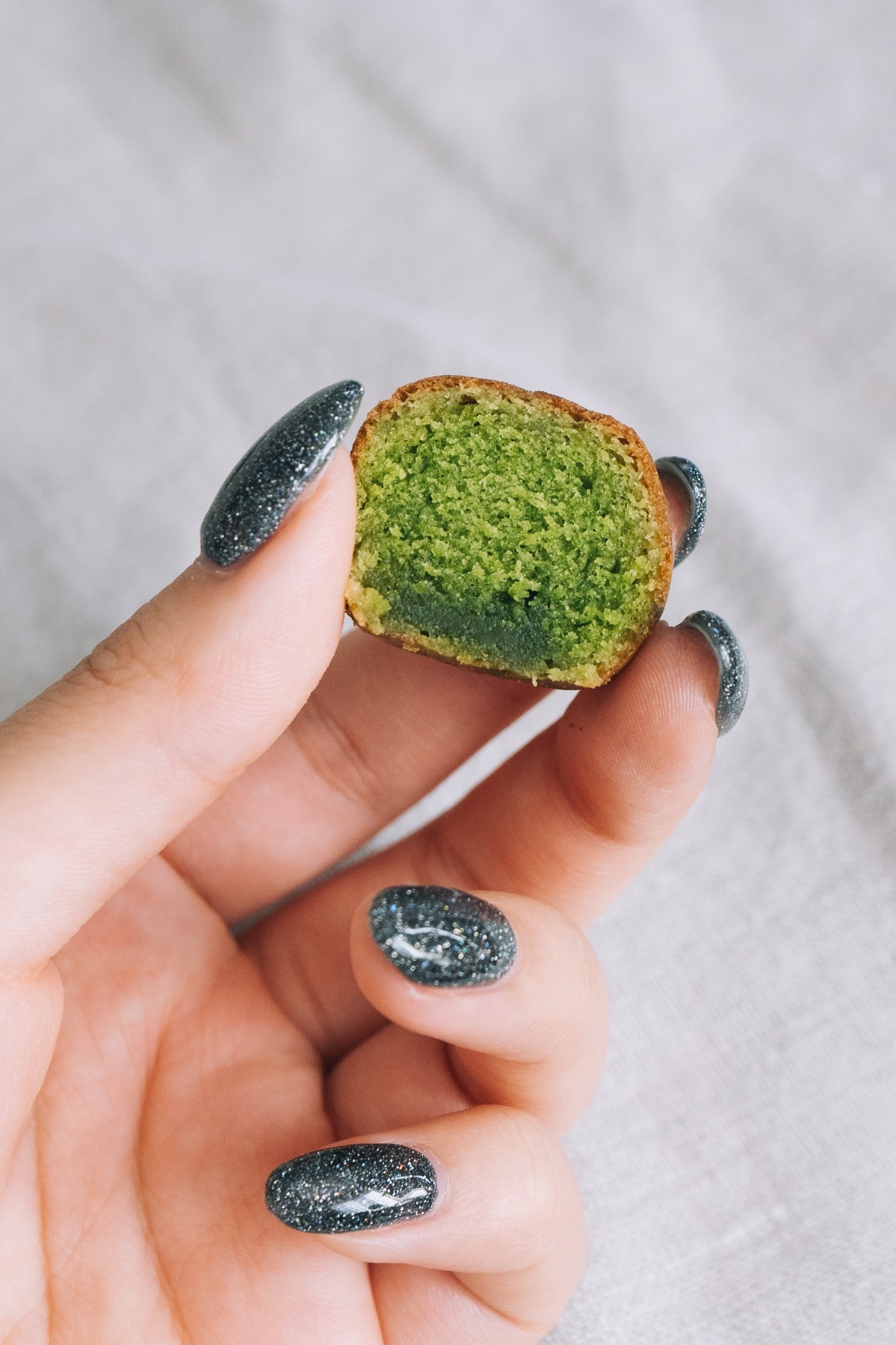 LAWSON(ローソン)のおすすめスイーツ「糖質60%オフの宇治抹茶と黒糖蜜のドーナツ」