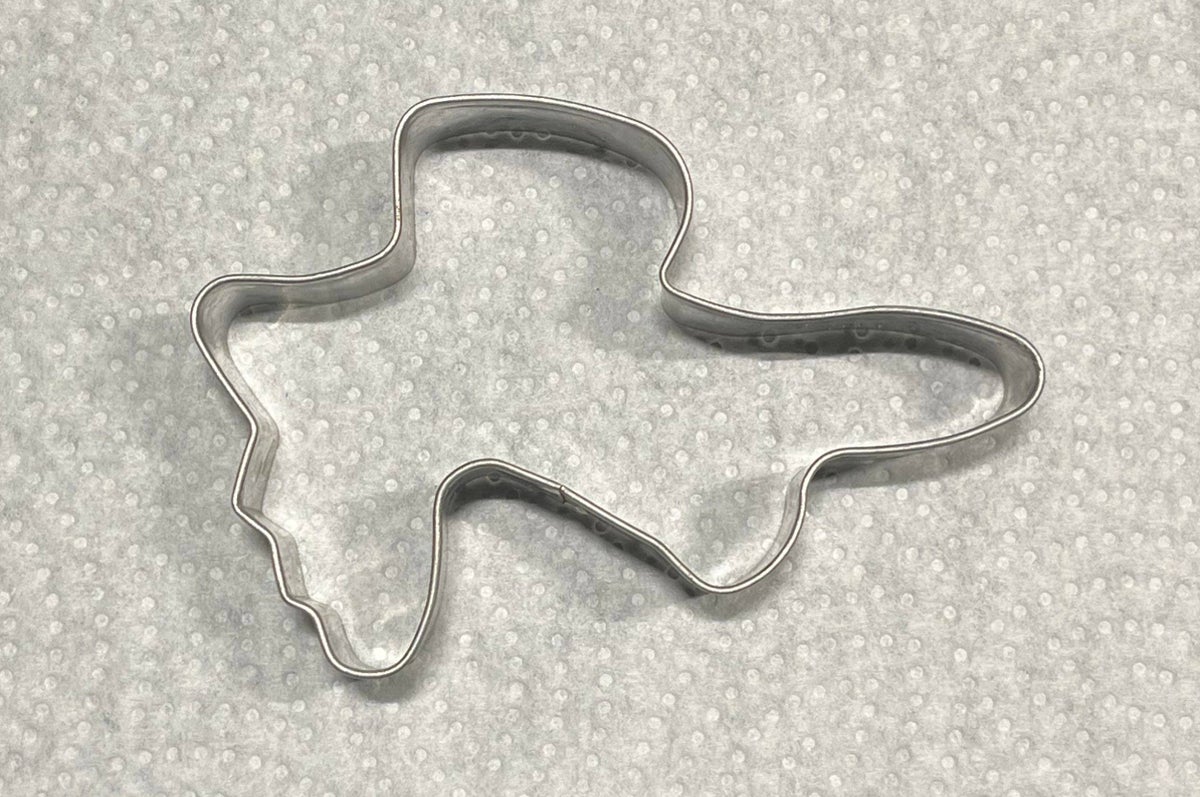 Cookie Cutters: does anyone know where else you can get cookies cutters  like these that cut the cookies into 4 pieces? They are out of stock on the  Crumbl site. Not sure