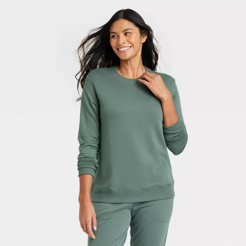 A model wearing the sweatshirt in the color Green