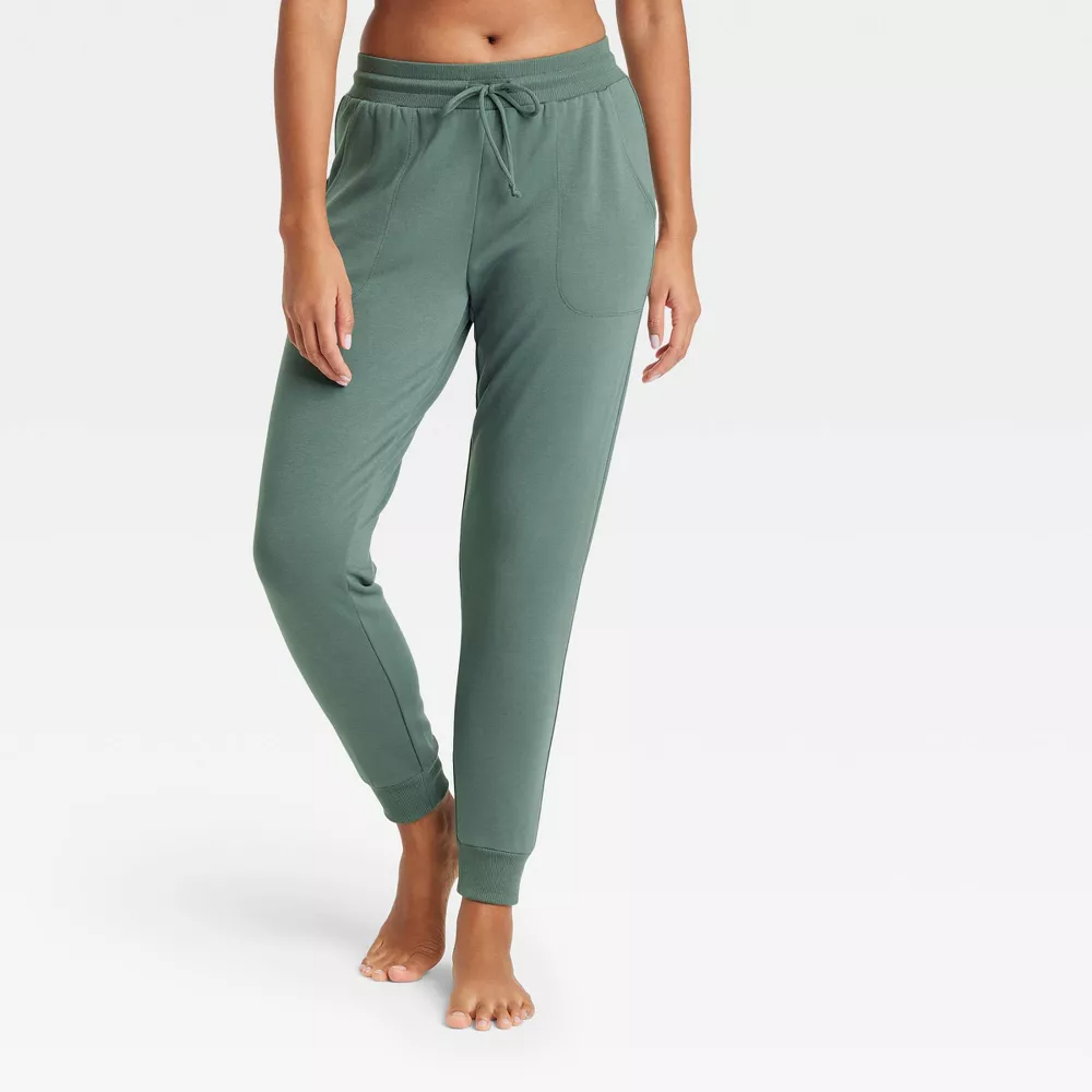 A model wearing the joggers in the color Green