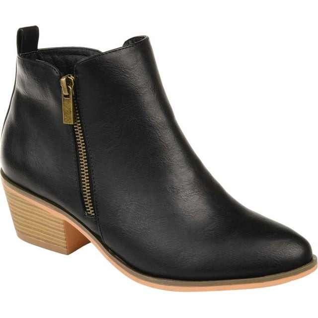 ankle boots in black with zipper