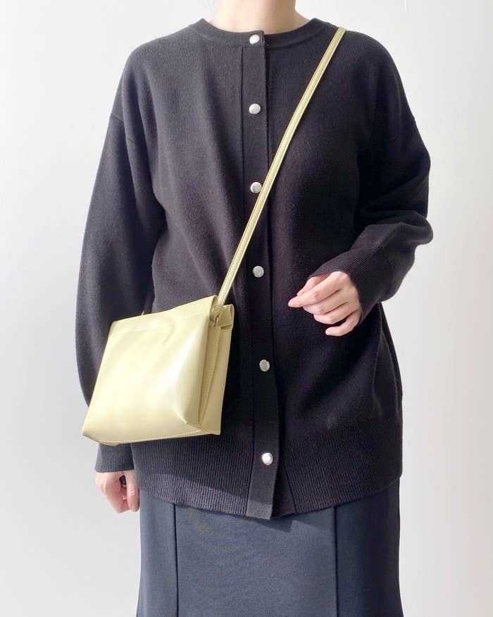 GU（ジーユー）のおすすめバッグ「ライトミニショルダーバッグ」