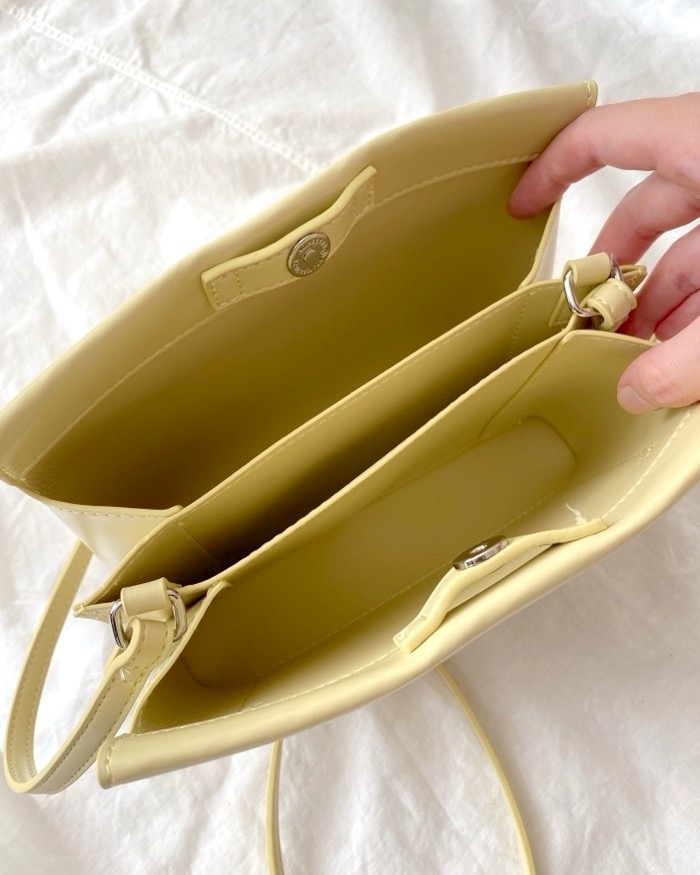 GU（ジーユー）のおすすめバッグ「ライトミニショルダーバッグ」