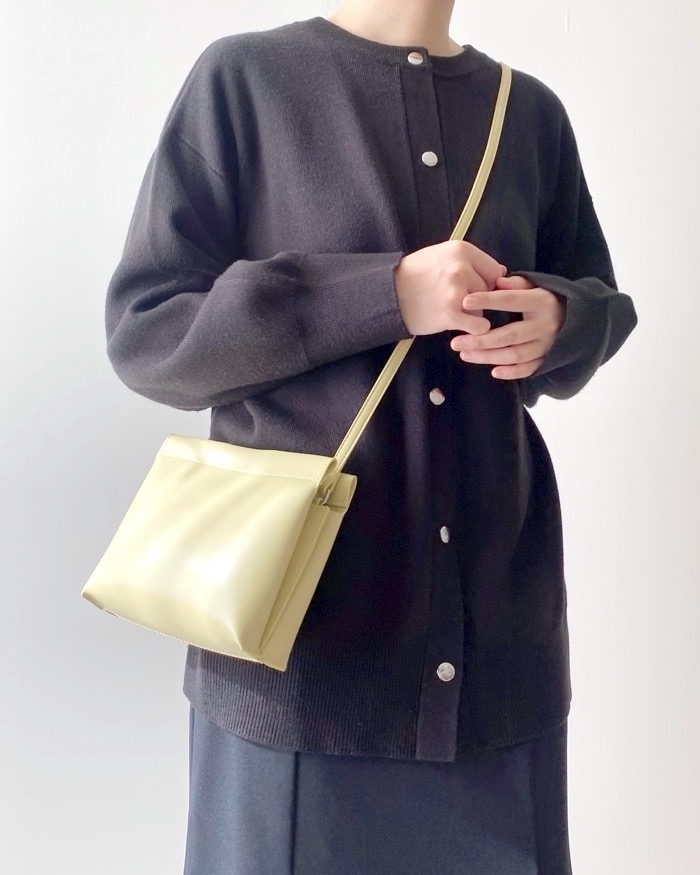 GU（ジーユー）のおすすめバッグ「ライトミニショルダーバッグ」