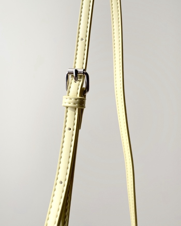 GU(ジーユー)のおすすめバッグ「ライトミニショルダーバッグ」