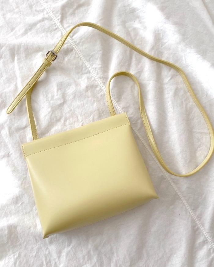 GU（ジーユー）のおすすめバッグ「ライトミニショルダーバッグ」