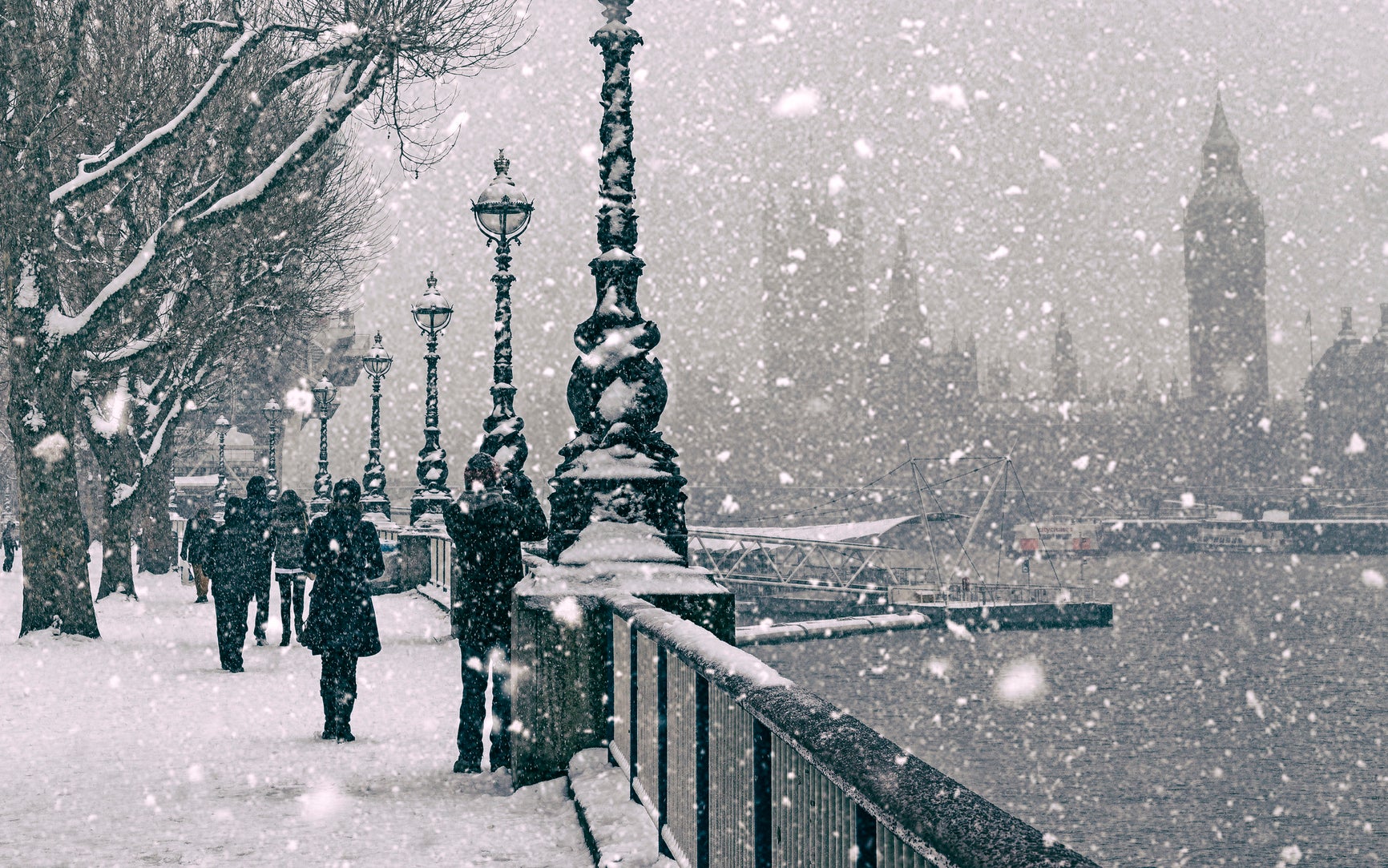 Winter along the Thames.