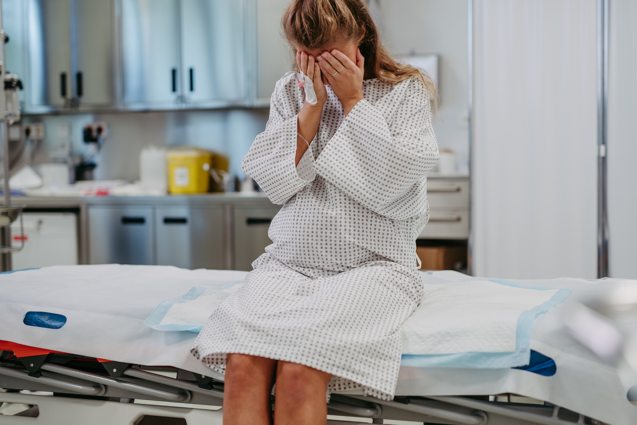 pregnant woman in the hospital crying