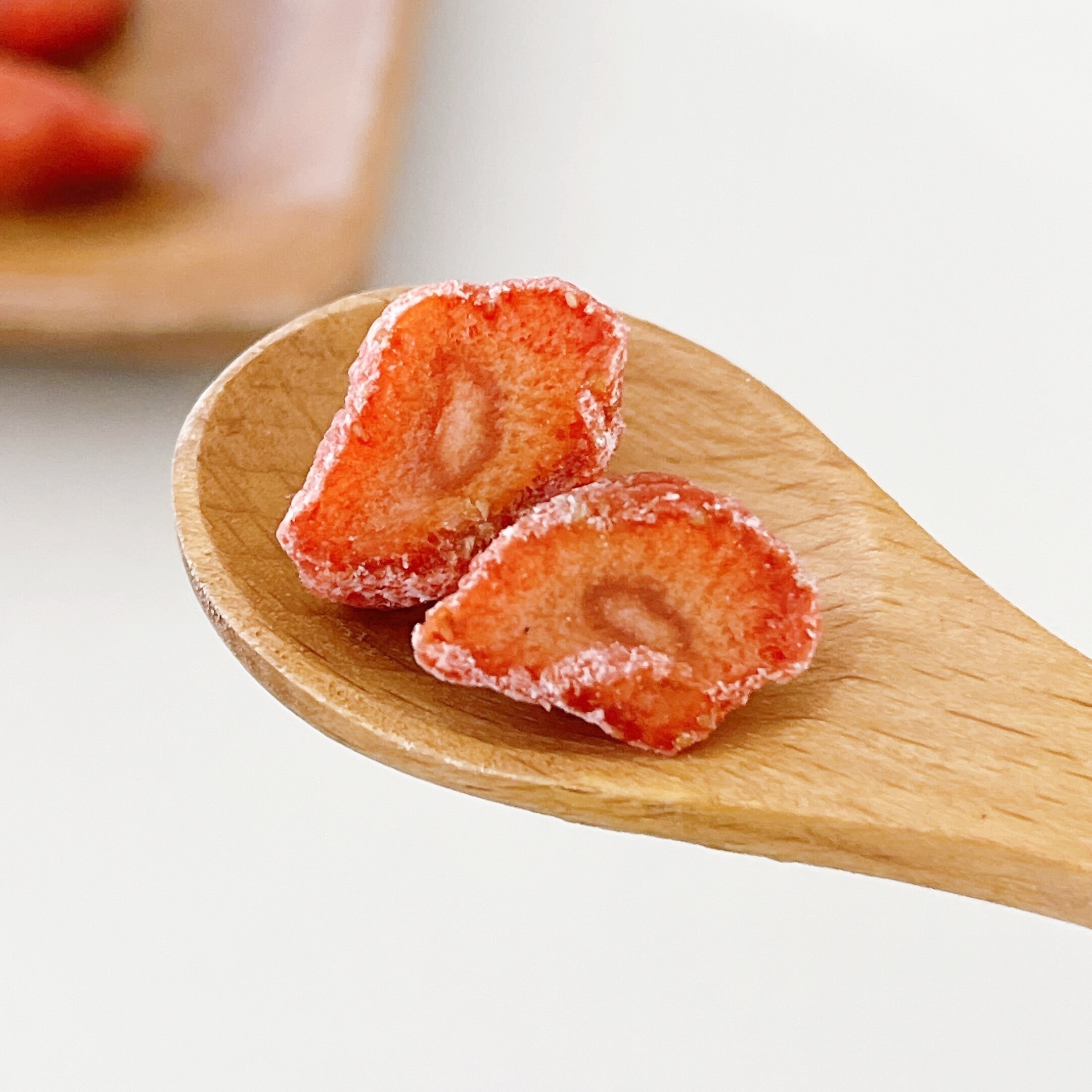 DAISO(ダイソー)のオススメのお菓子「ファーストジャパン しっとり果実 いちご 25g」