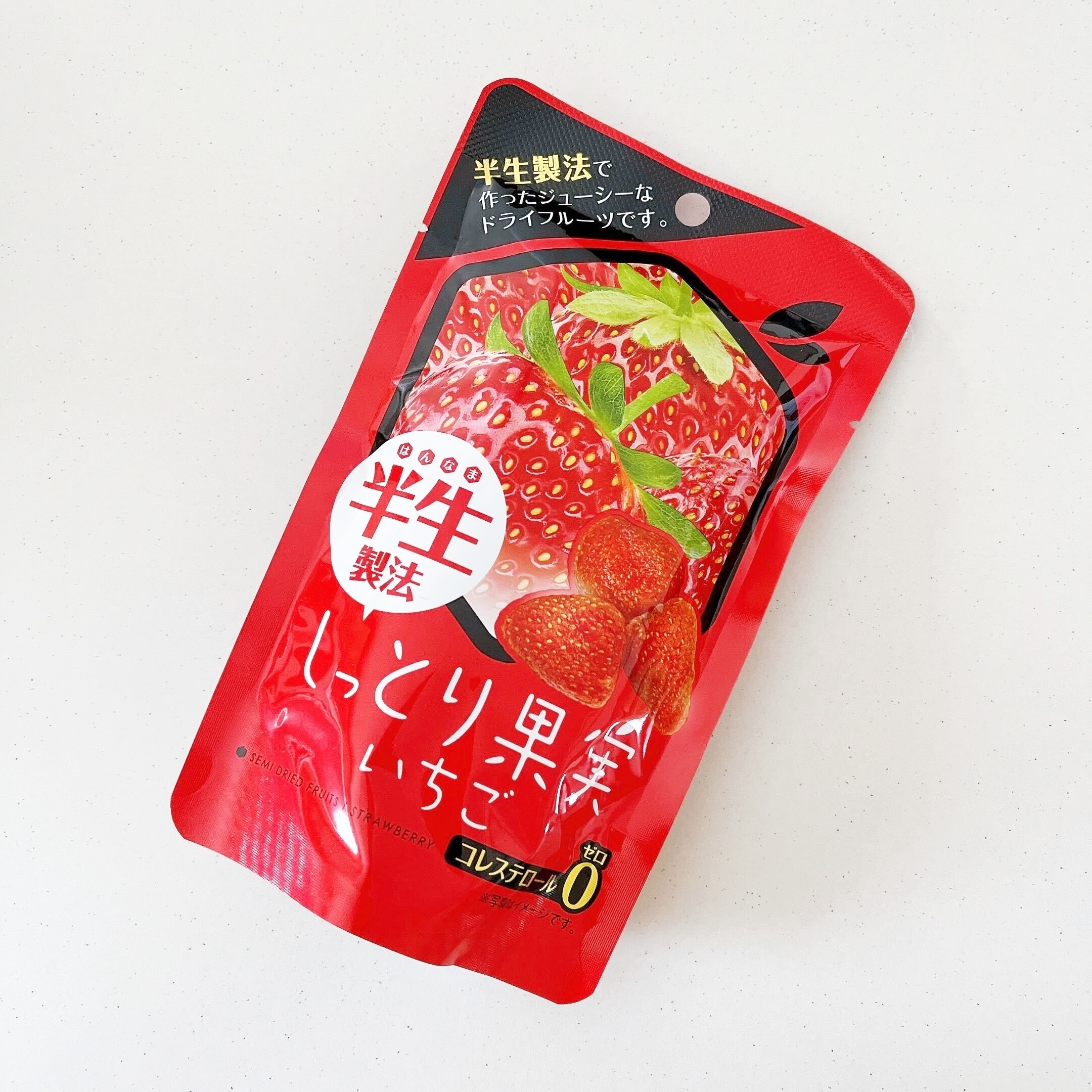 DAISO（ダイソー）のオススメのお菓子「ファーストジャパン しっとり果実 いちご 25g」