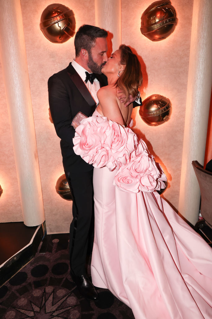 Ben Affleck and Jennifer Lawrence kissing