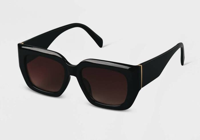 The black chunky square sunglasses
