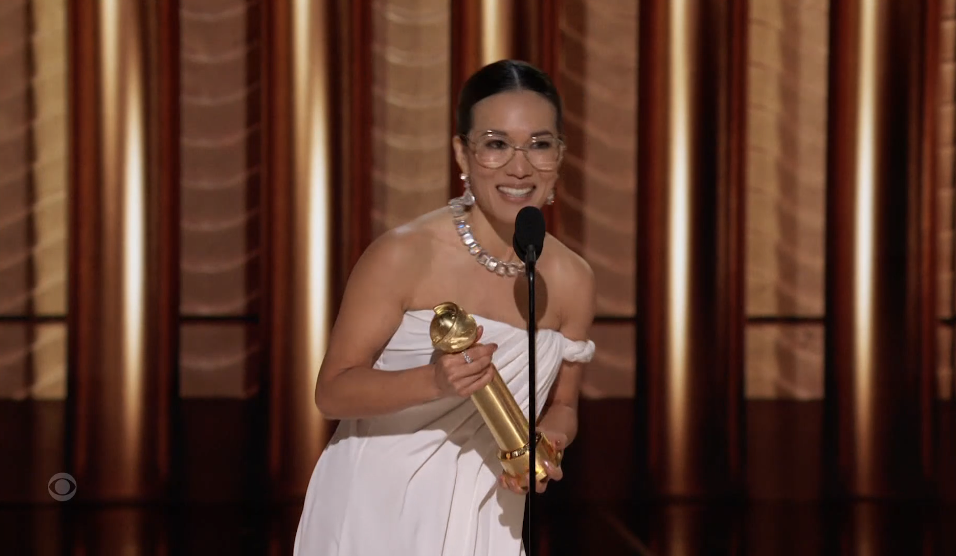Ali Wong accepting her Golden Globe