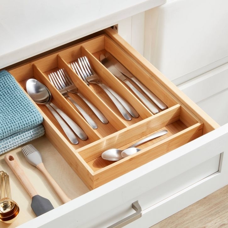 The bamboo organizer with silverware