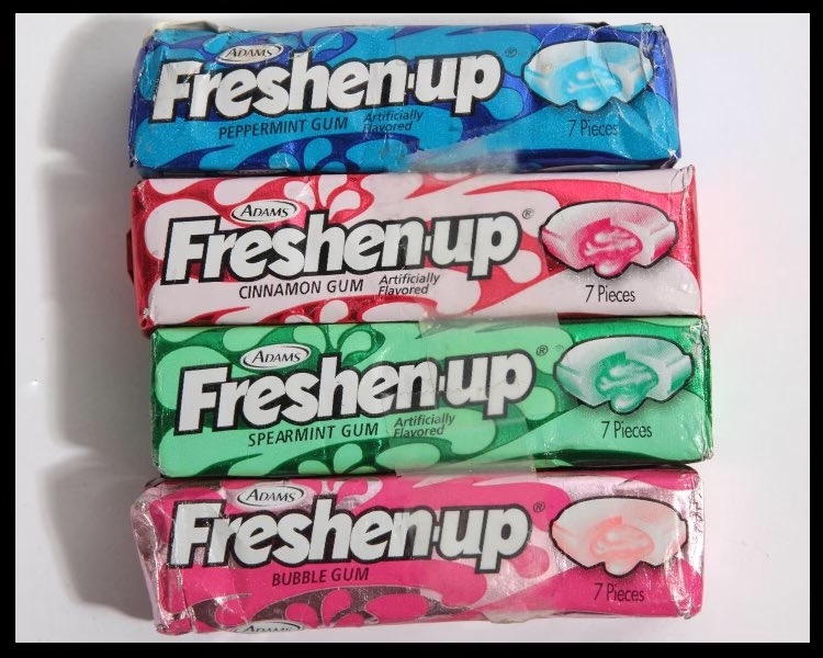 Packs of different flavors of Freshen-Up gum