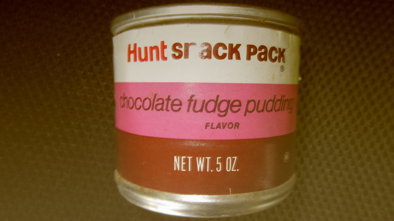 A can of Hunt snack pack chocolate fudge pudding