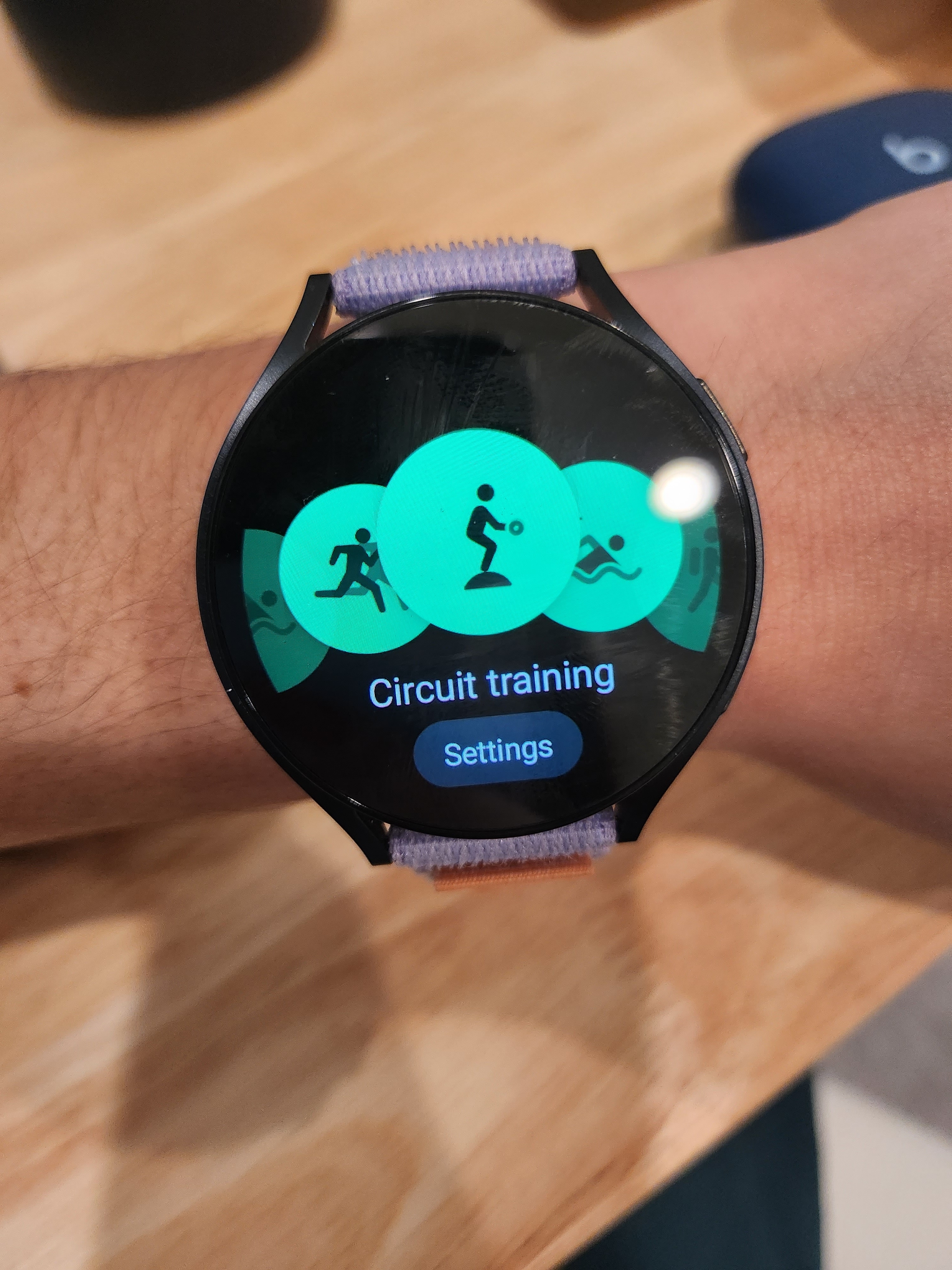 Watch6 displaying workout tracking options