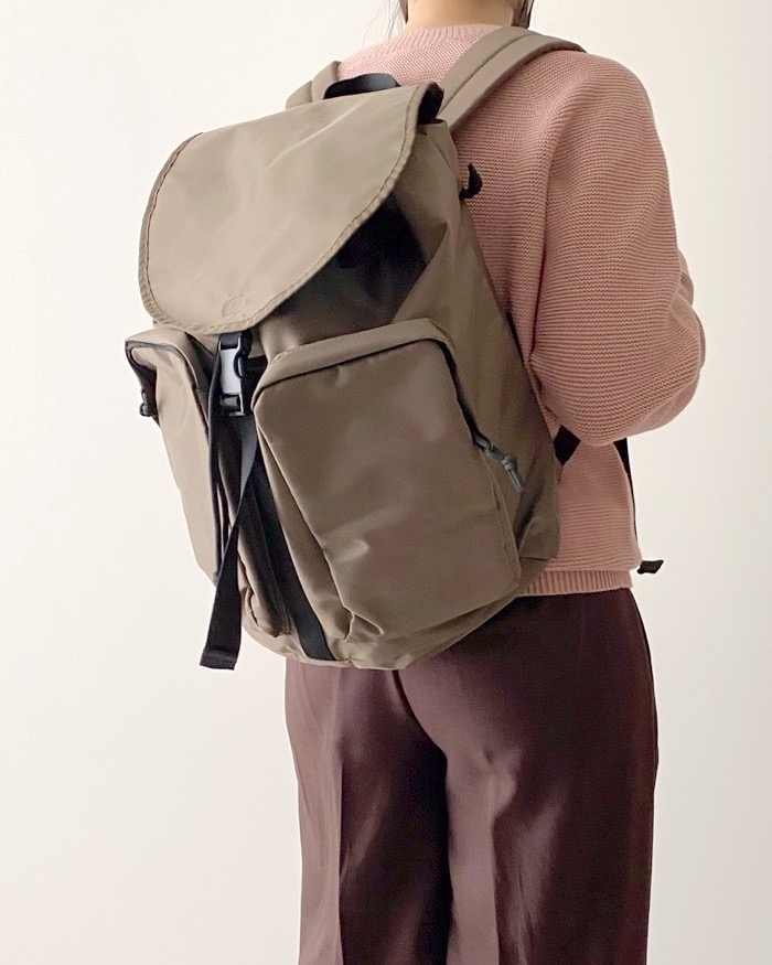 GU（ジーユー）のおすすめバッグ「ナイロンツイルバックパック+E」
