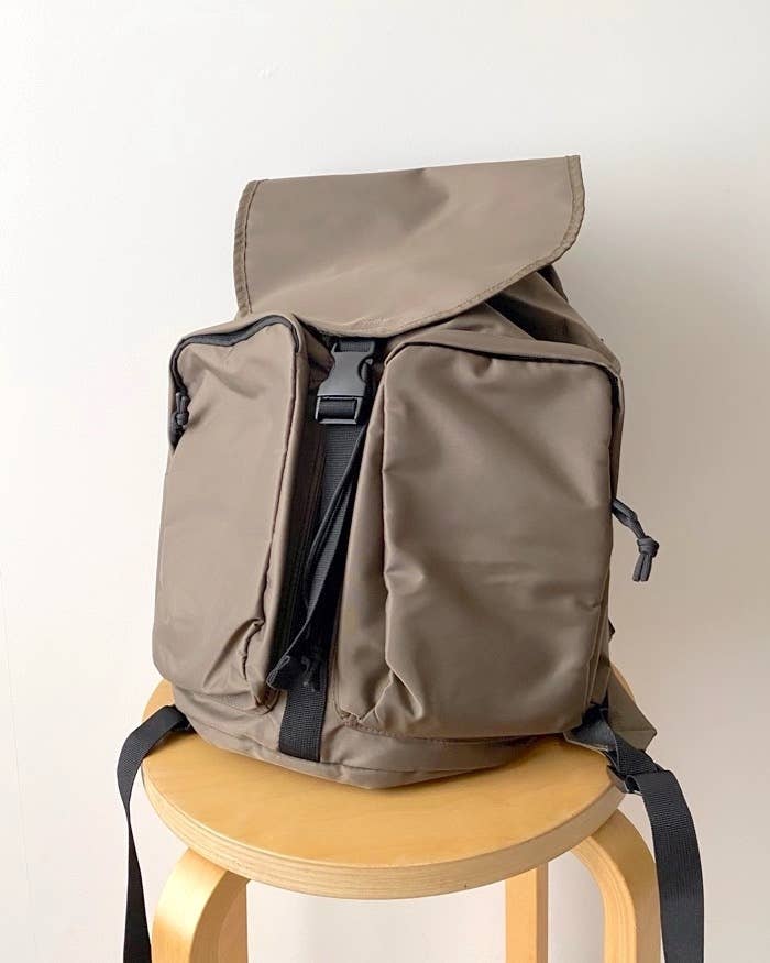 GU（ジーユー）のおすすめバッグ「ナイロンツイルバックパック+E」