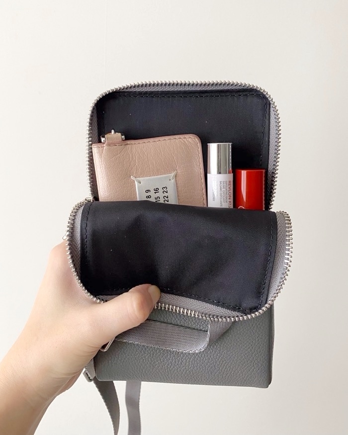 GU（ジーユー）のオススメのバッグ「レザーポーチ+E」