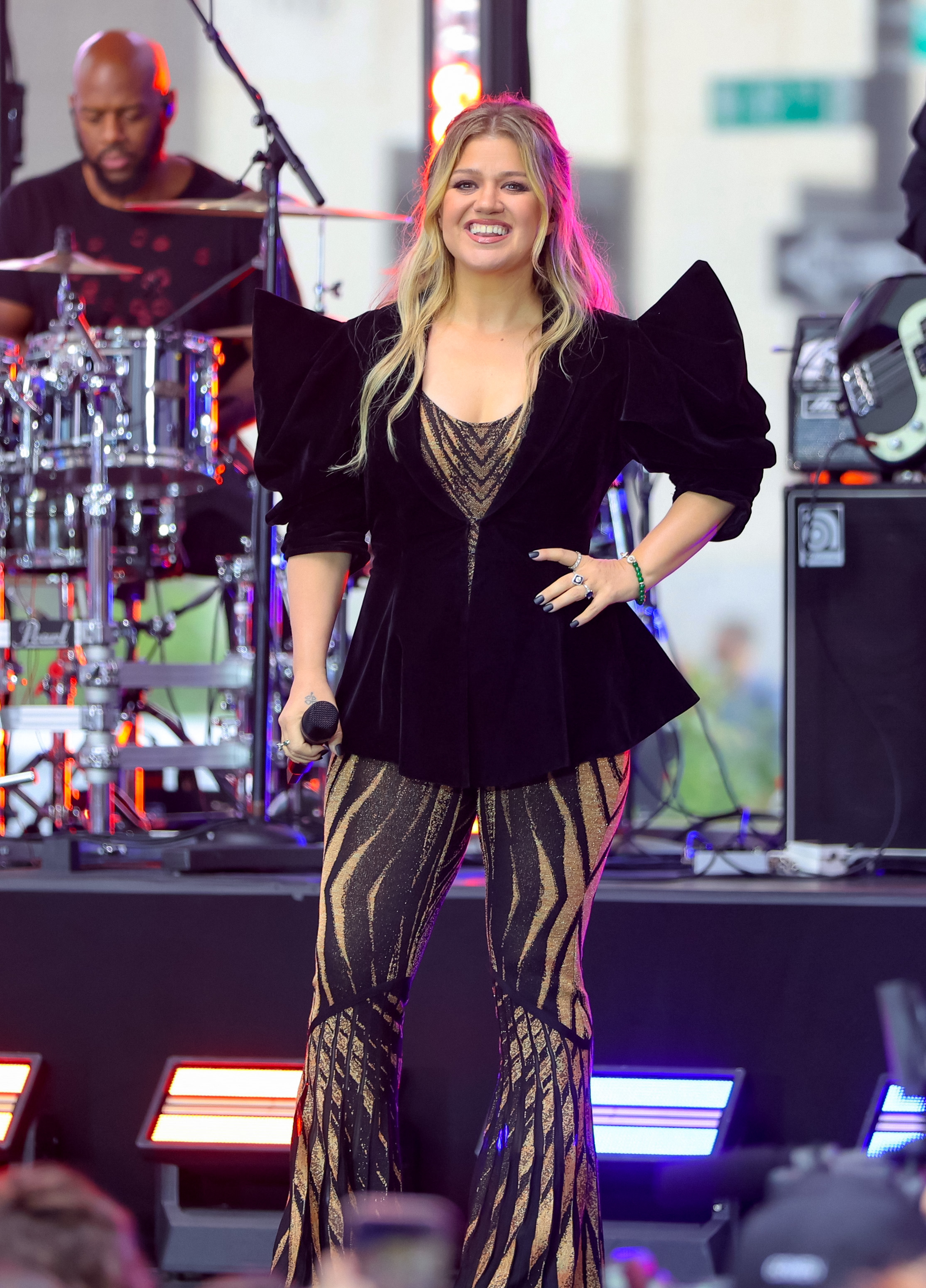 Kelly Clarkson onstage