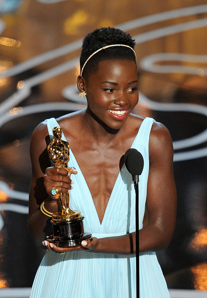 lupita on stage with her award