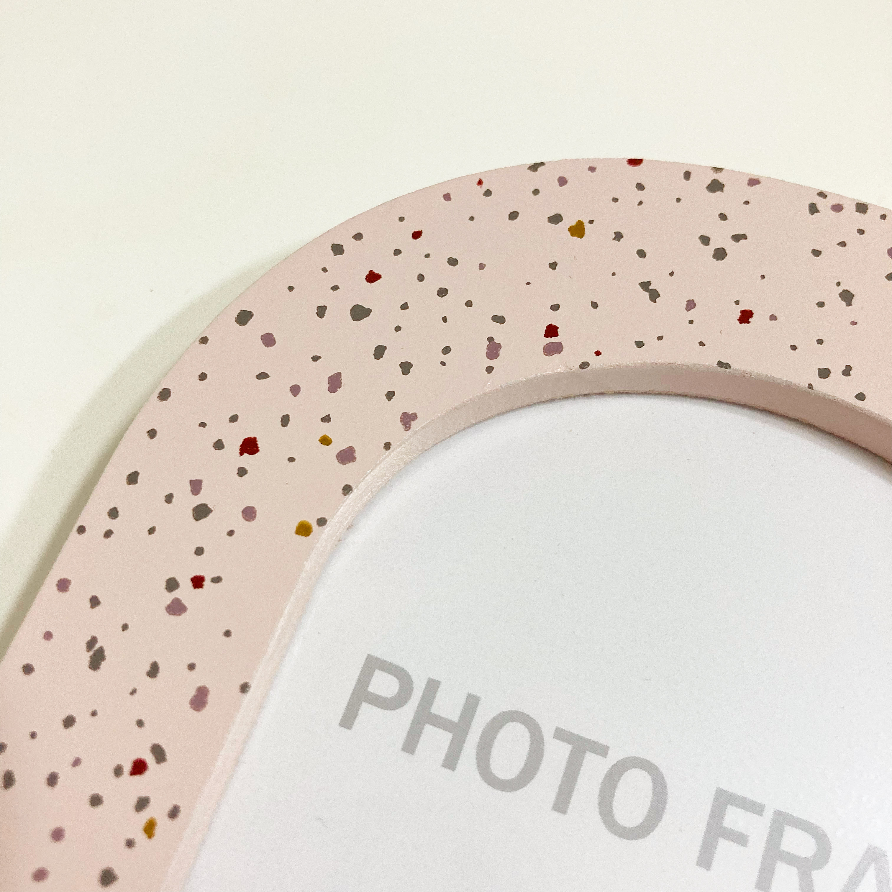 DAISO（ダイソー）のおしゃれインテリア「MDFフォトフレーム（アーチ型、L判）」