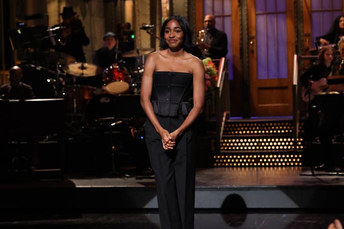 ayo hosting snl