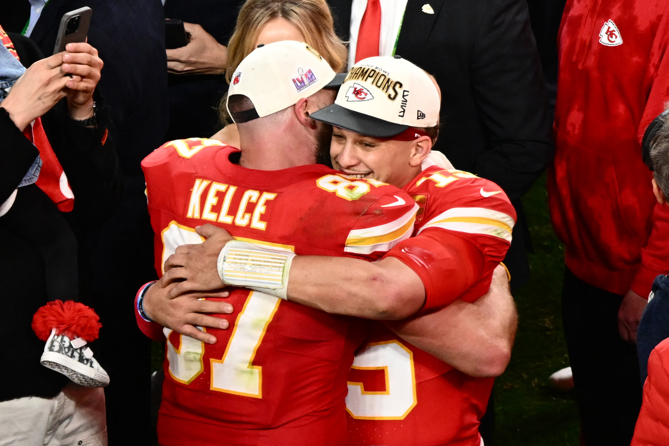 Travis Kelce and Patrick Mahomes of the Kansas City Chiefs embracing