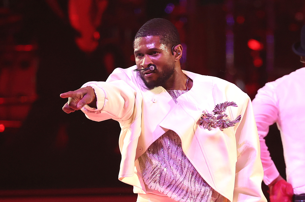 Here's How The Internet Reacted To Usher's Super Bowl LVIII Halftime
Show