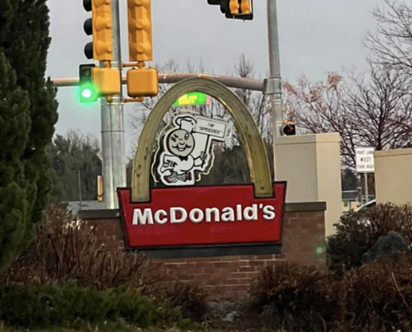 single arch on mcdonald&#x27;s sign with circle-faced mascot