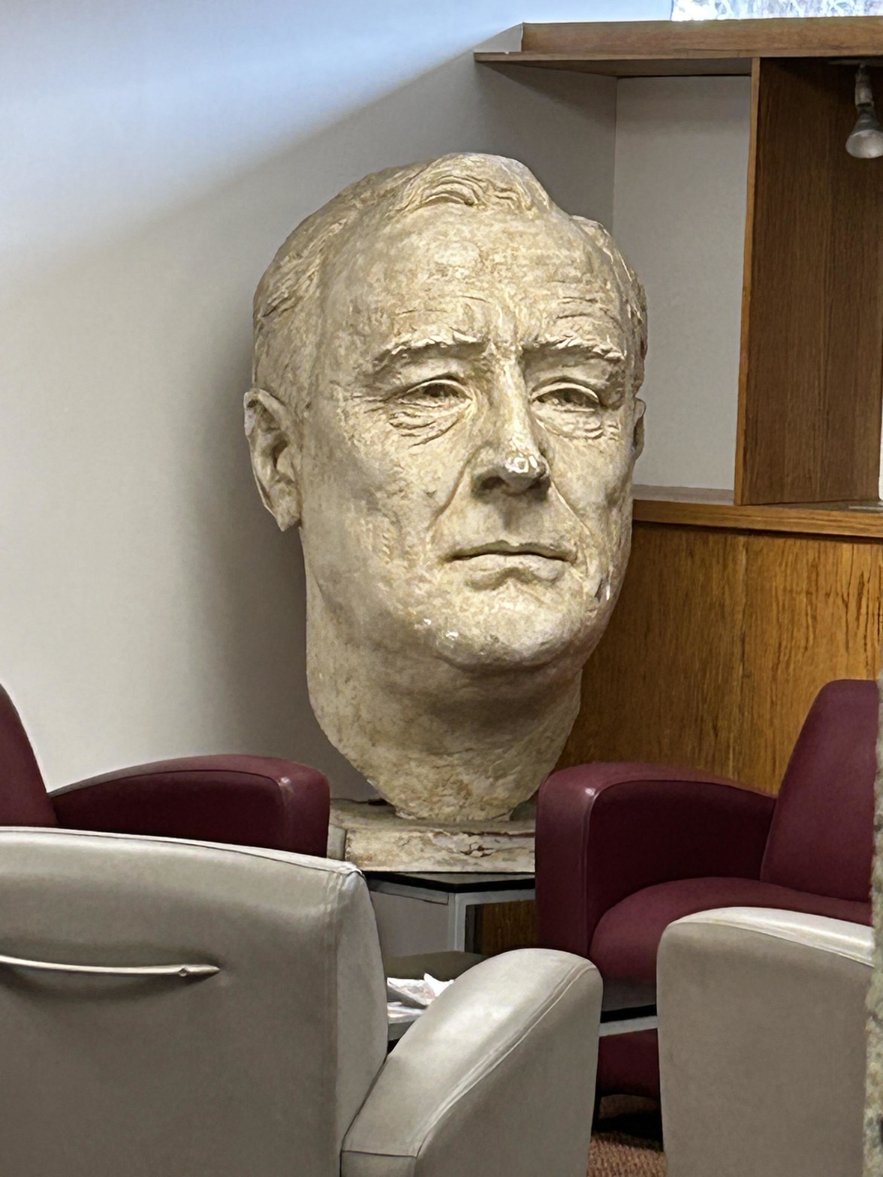 A large bust of FDR&#x27;s head