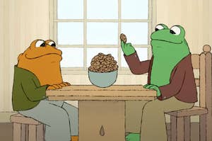 Frog and Toad eating cookies.