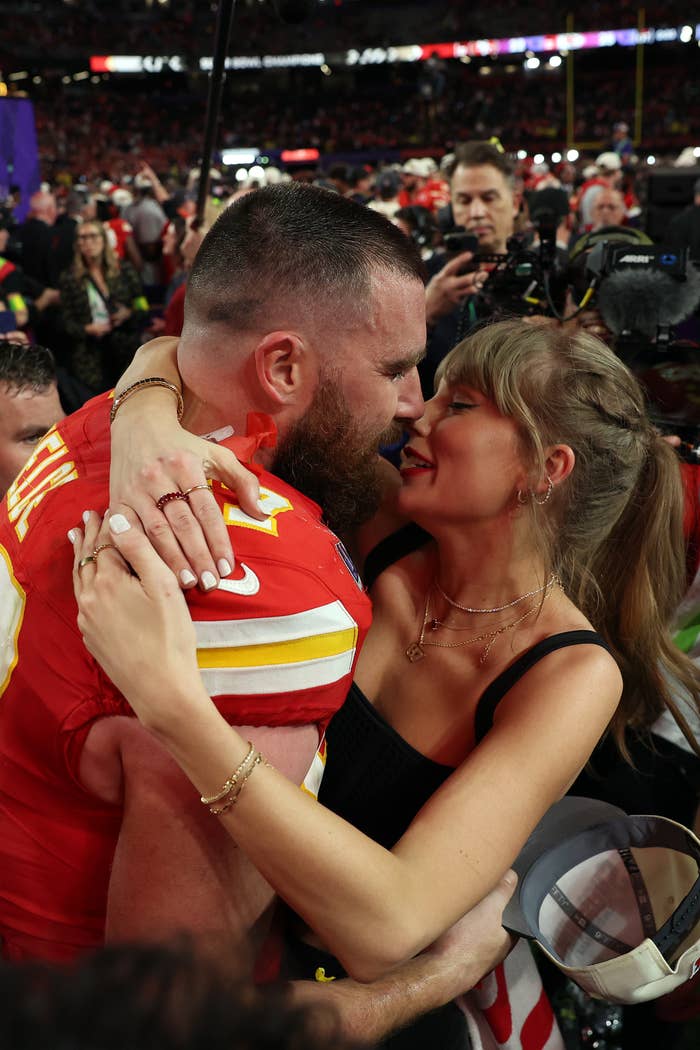 Travis Kelce and Taylor Swift kissing after the Super Bowl