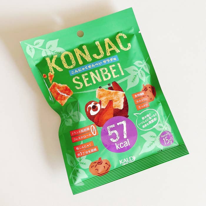 KALDI(カルディ)のスナック菓子「こんにゃくせんべい サラダ味」