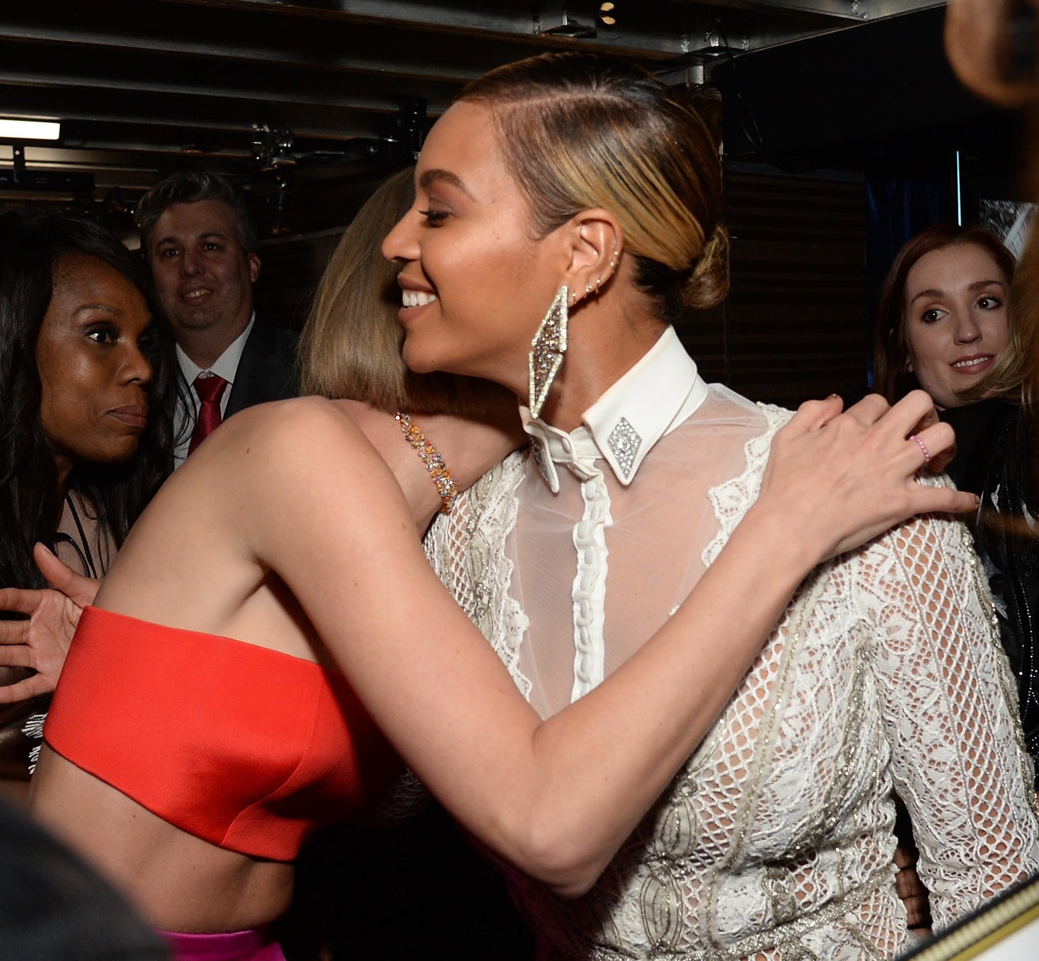 Taylor and Beyoncé hugging
