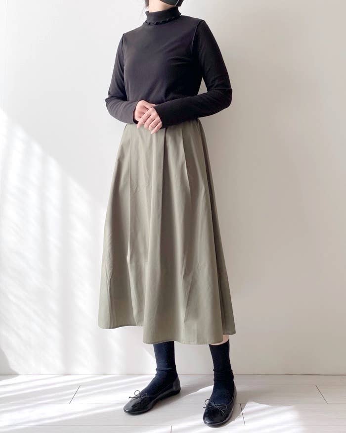 GU（ジーユー）のおすすめのレディースアイテム「タックフレアミディスカート+E（丈標準81.0～85.0cm）」