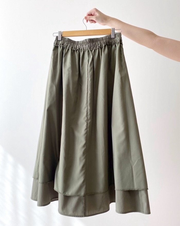 GU（ジーユー）のおすすめのレディースアイテム「タックフレアミディスカート+E（丈標準81.0～85.0cm）」