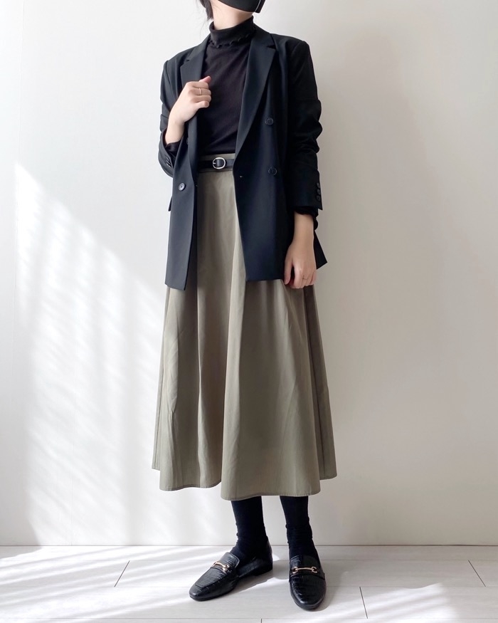 GU（ジーユー）のおすすめのレディースアイテム「タックフレアミディスカート+E（丈標準81.0～85.0cm）」