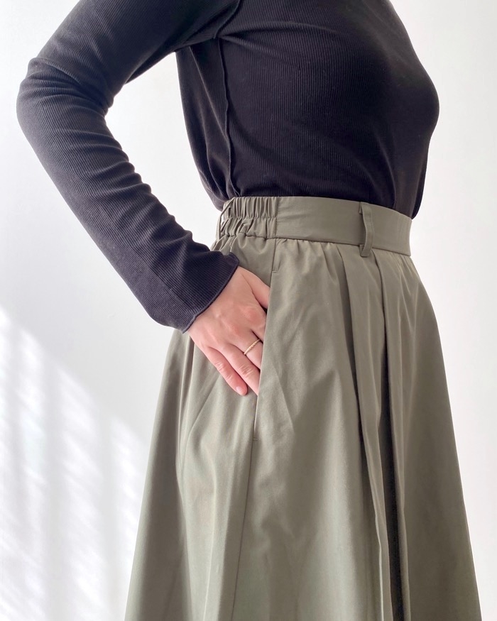 GU（ジーユー）のおすすめのレディースアイテム「タックフレアミディスカート+E（丈標準81.0～85.0cm）」