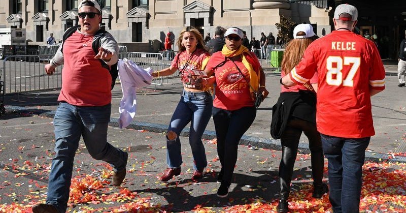 1 Killed, Several Injured In Shooting Near Kansas City Chiefs Victory Parade