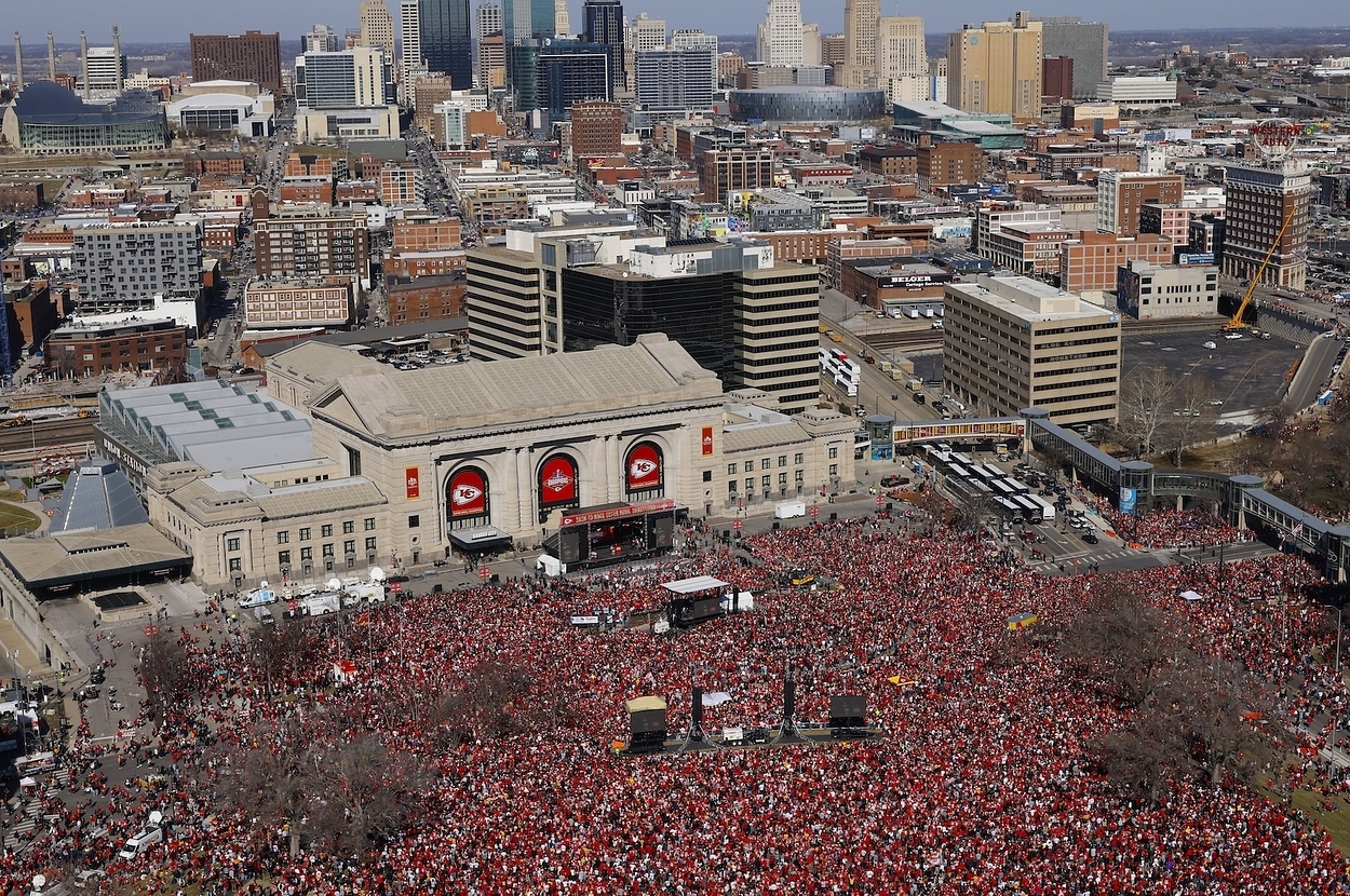 Kansas City Chiefs Super Bowl Parade: 1 Dead, At Least 18 Reported ...