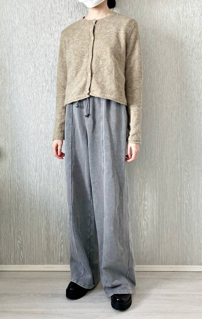 ZARA（ザラ）のおすすめボトムス「プラッシュジャージー ワイドレッグ ジョガーパンツ」
