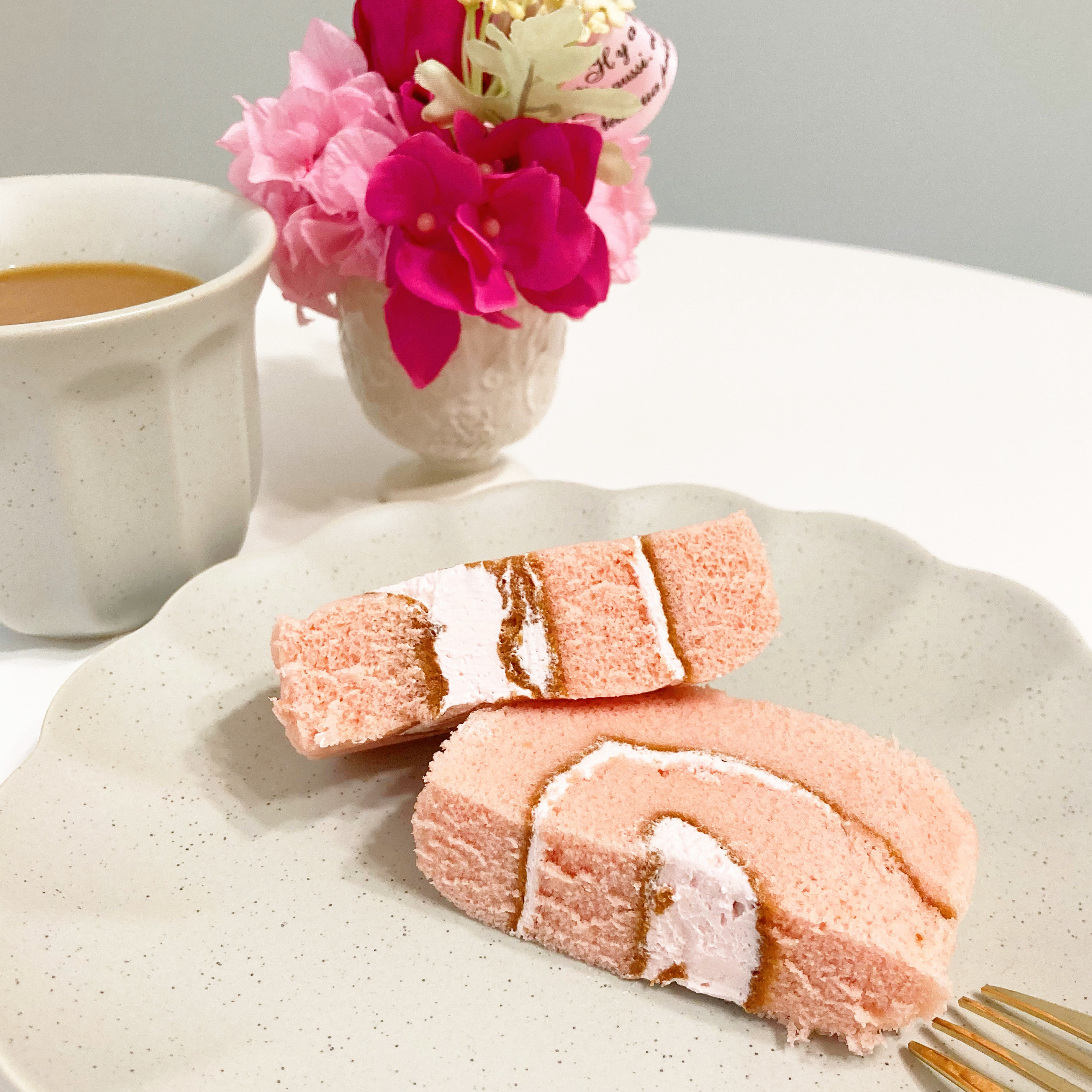 無印良品のオススメのケーキ「桜ロールケーキ」