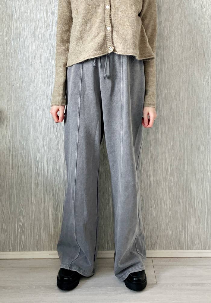 ZARA（ザラ）のおすすめボトムス「プラッシュジャージー ワイドレッグ ジョガーパンツ」