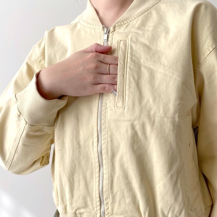 GU（ジーユー）のおすすめのレディースアイテム「クロップドリブブルゾン+E」