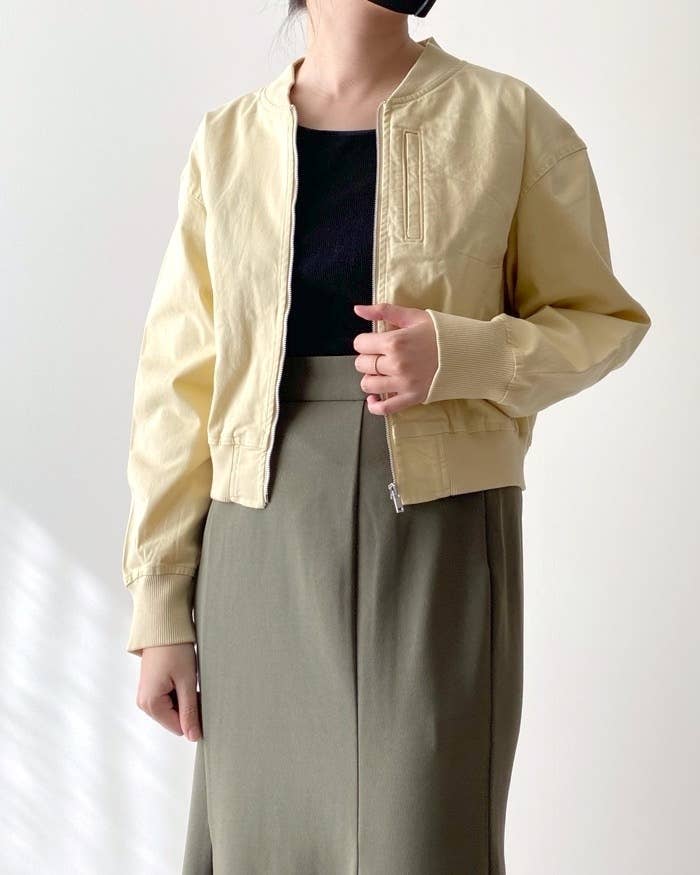 GU（ジーユー）のおすすめのレディースアイテム「クロップドリブブルゾン+E」