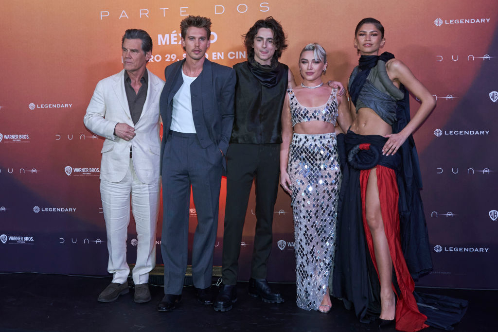 Five cast members, including Josh Brolin, posing at an event
