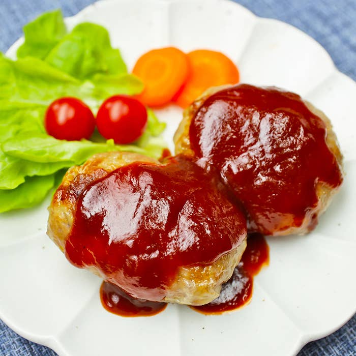 肉汁あふれるハンバーグ